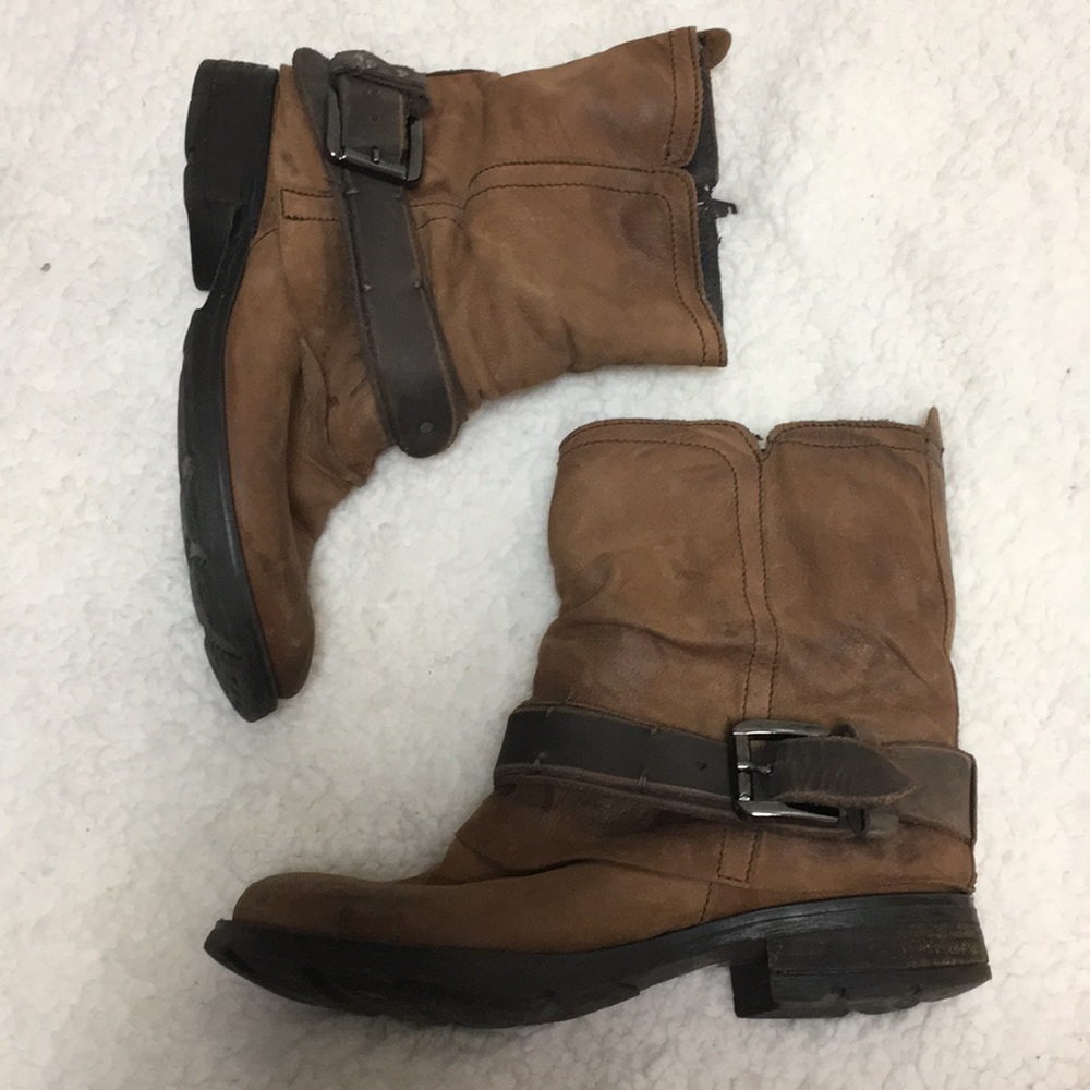 Pour La Victoire distressed suede booties